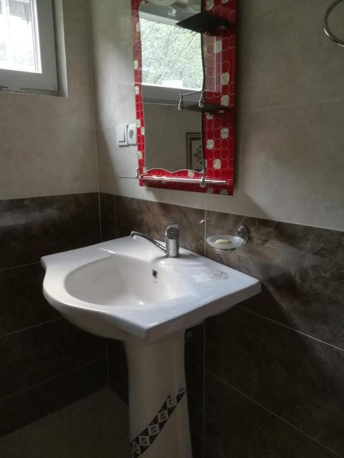 Valodia Guest House In Mestia Zewnętrze zdjęcie